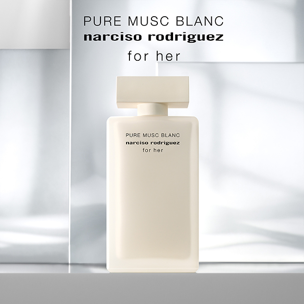 PURE MUSC BLANC for her von Narciso Rodriguez – eleganter, matt-elfenbeinfarbener Duftflakon mit rechteckiger Form und breitem, kubischem Verschluss vor hellem, minimalistischem Hintergrund.